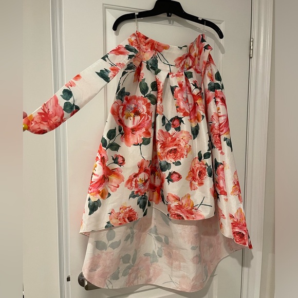 High Waisted Floral Skirt. Can tie bow front or back. Worn less than 5 times. - Picture 3 of 5